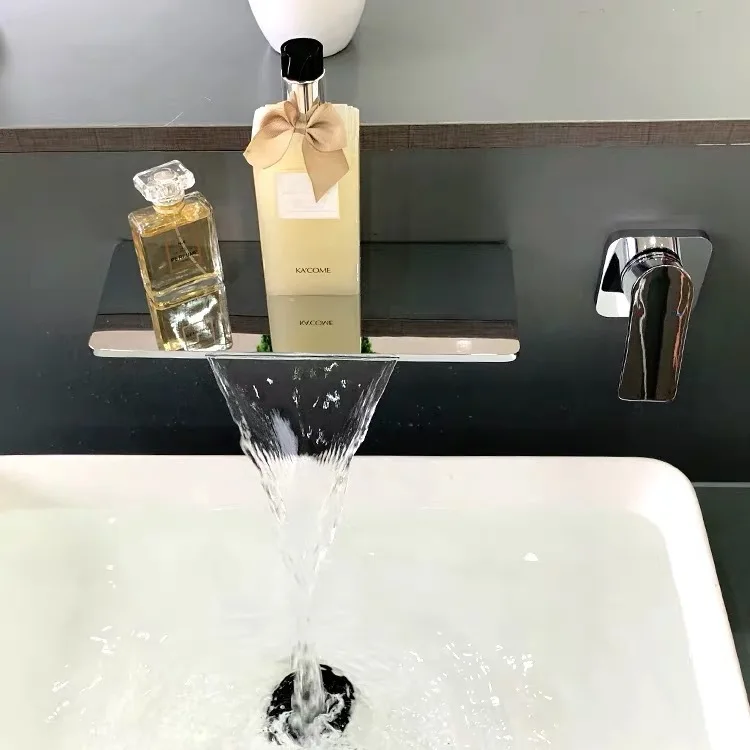

All-copper concealed basin faucet into the wall waterfall face