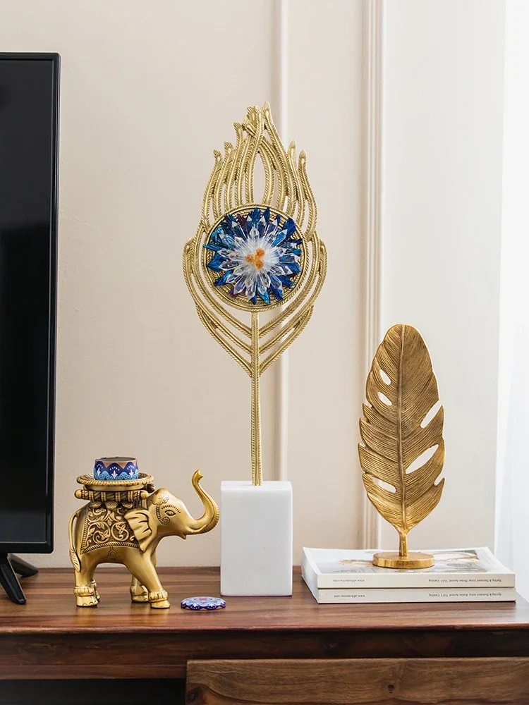 New Chinese peacock feather spar, ornament entrance desktop TV cabinet high-end desktop decoration