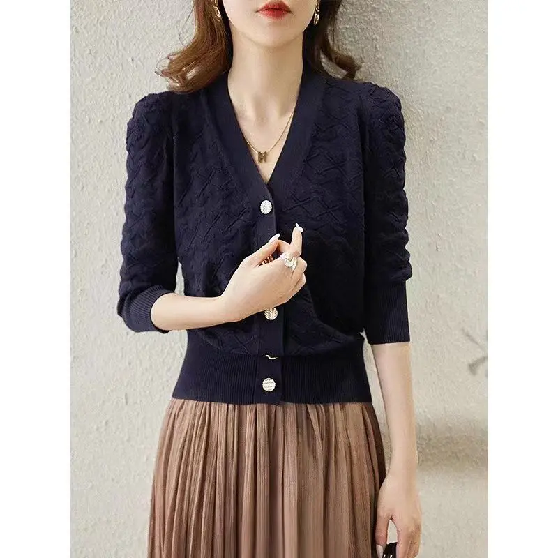 Knitted Cardigan Women\'s Spring New Retro Casual Design Elegant Top Temperament V-neck Sweater Jacket