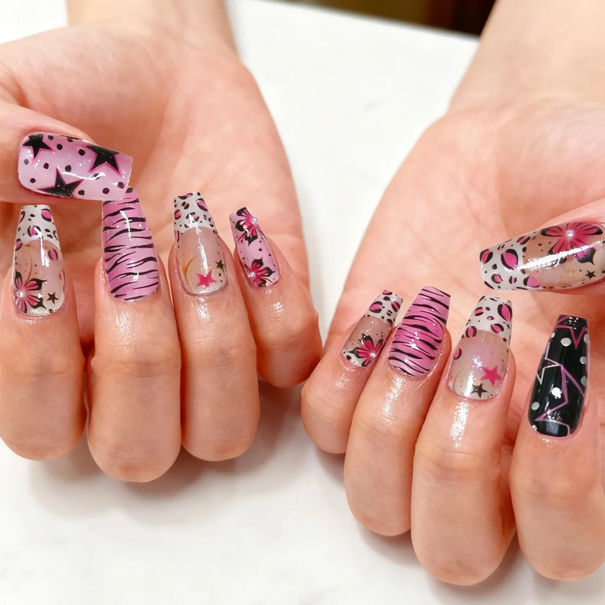 

24PCS Y2K Pearl False Nails Medium Coffin Ballet French Fake Nails Leopard Print with Star Zebra Flower Design Press on Nails 네일