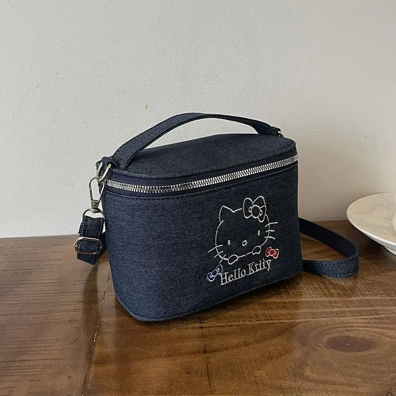 

Sanrio Hello Kitty, джинсовая косметичка для женщин, новинка 2025, большая вместительная ручная сумка для хранения, милая трендовая сумка через плечо с героями мультфильмов