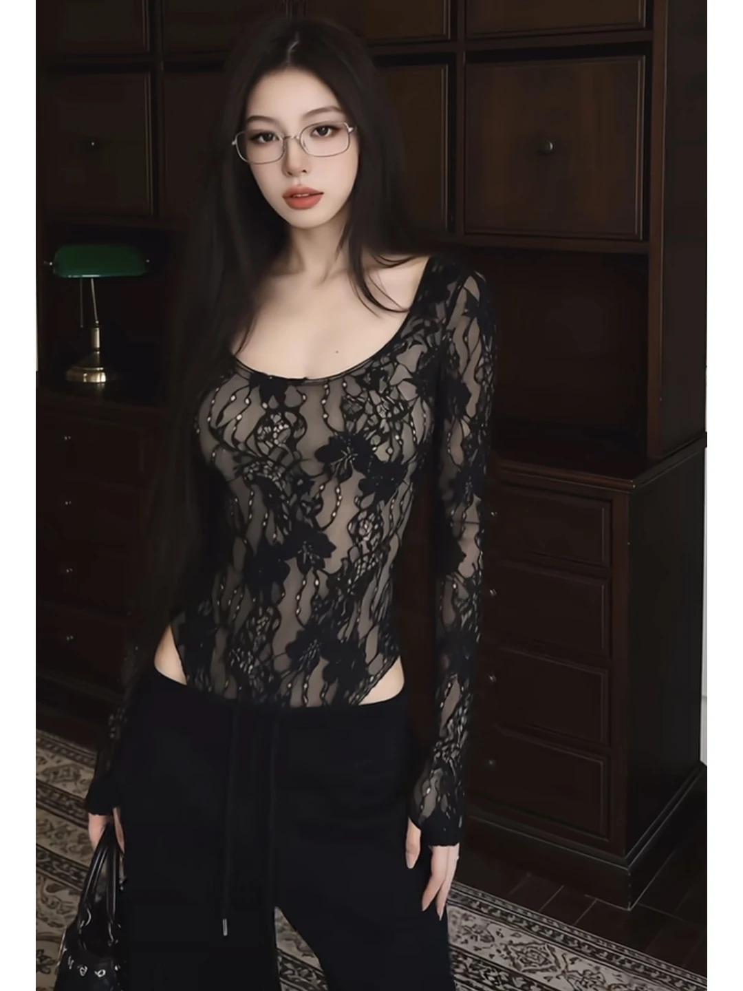 

Retro Sexy Bla Lace Hookwork Heavyweight One-Piece Suit Women's Early Spring Slimming Waist Unique Small ence One-Piece...