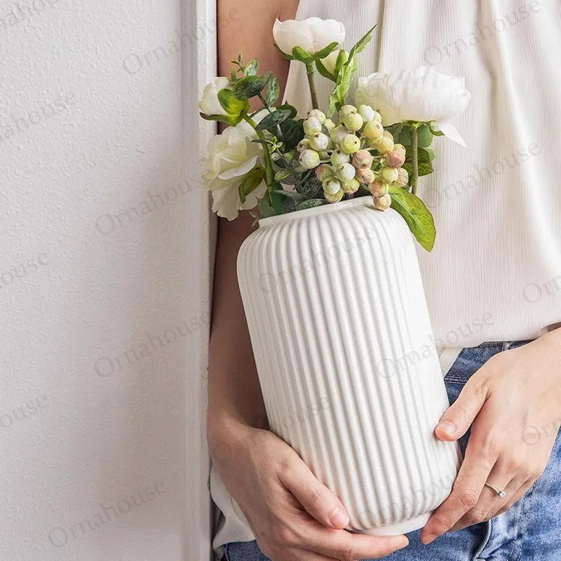 Retro White Relief Ceramic Vase, Flower Arrangement Vessel, Living Room Ornament, Flower Decoration Container, 1Pc