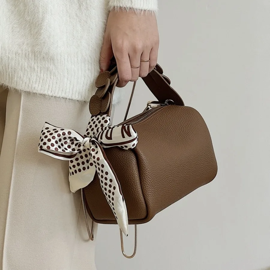 

Fashionable minimalist texture niche design handbag retro versatile shoulder bag women's handbag, crossbody bags for women.