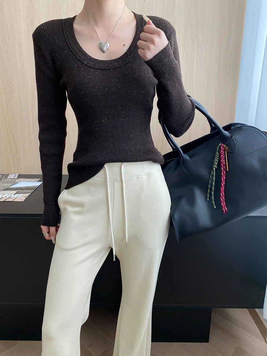 Temperamento francês feminino, gola redonda, cores misturadas, pontos coloridos, ajuste fino, suéter de malha emagrecedor