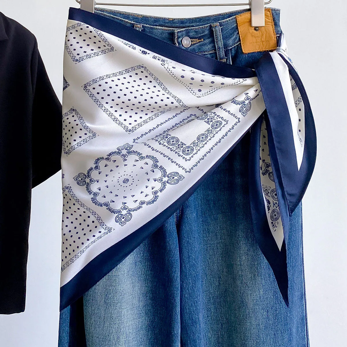 Women New Satin Paisley Print Triangle Scarf Silky Vintage Pattern Neck Bandana Multi Use Waist Head Wrap Elegant Neck Scarves