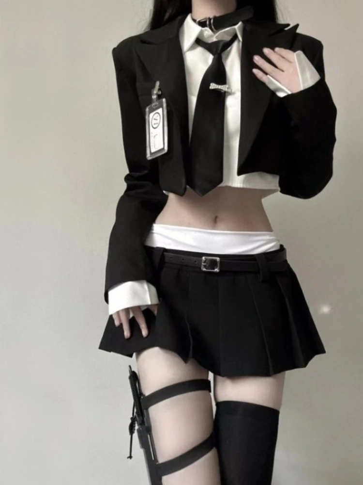 

Черное женское пальто с зубчатым воротником + простая рубашка с воротником с лацканами + Y2k, юбки трапециевидной формы с высокой талией и рюшами, весенне-летние комплекты из трех предметов