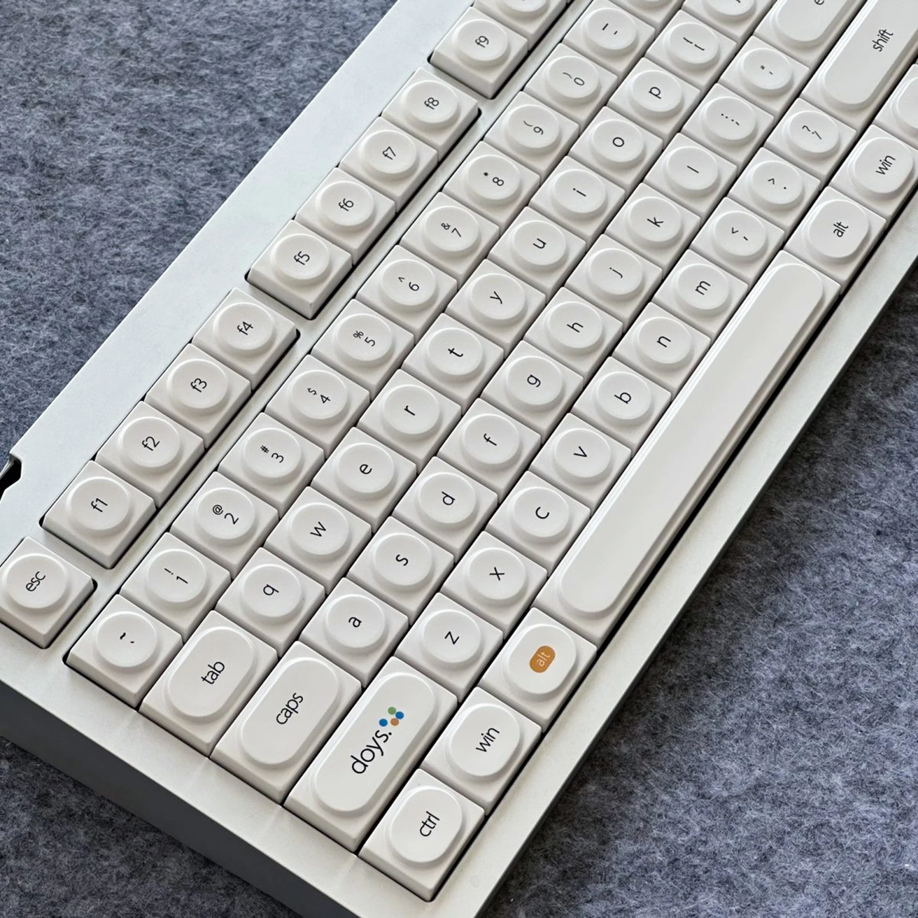 White Low Profile PBT Custom Keyboard Keycaps Minimalist 133 Keys Keycap Set for Cherry Gateron MX Switches Mechanical Keyboard