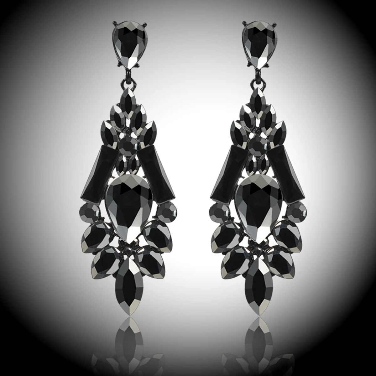 

1 Pair Exaggerated Rhinestone Earrings Long Retro Water Drop Shape Eardrop Earrings for Women (Black)
