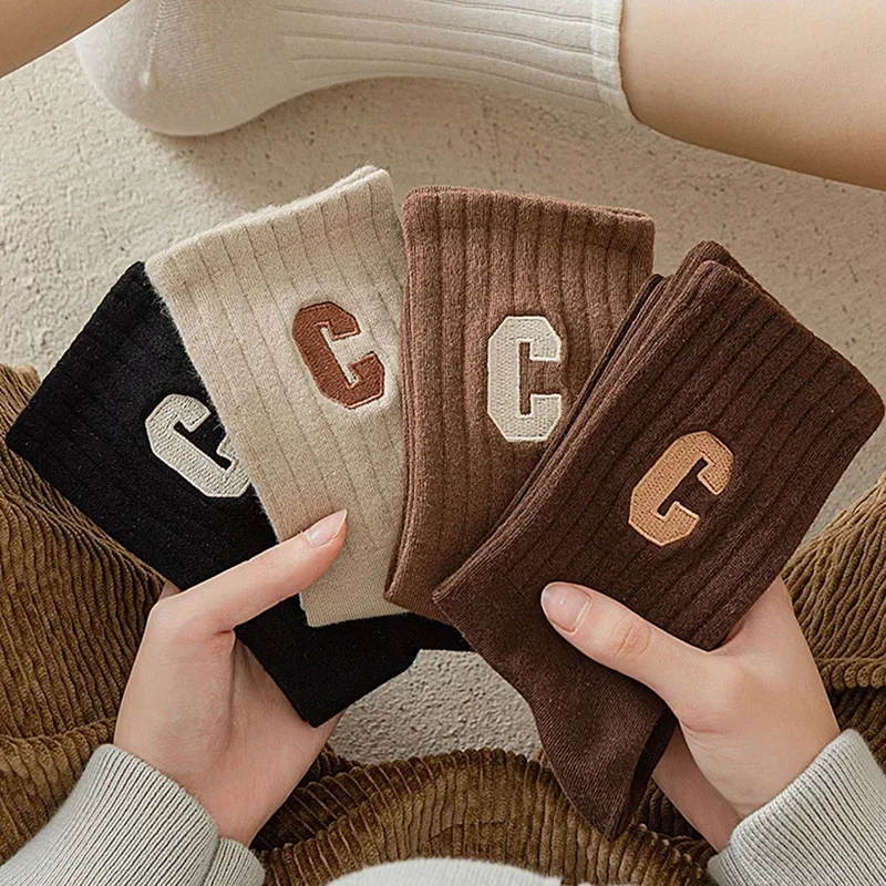 5 pares de calcetines de alta calidad para mujer, calcetines deportivos de longitud media con alfabeto Maillard, calcetines deportivos de temporada INS, calcetines de tendencia para mujer