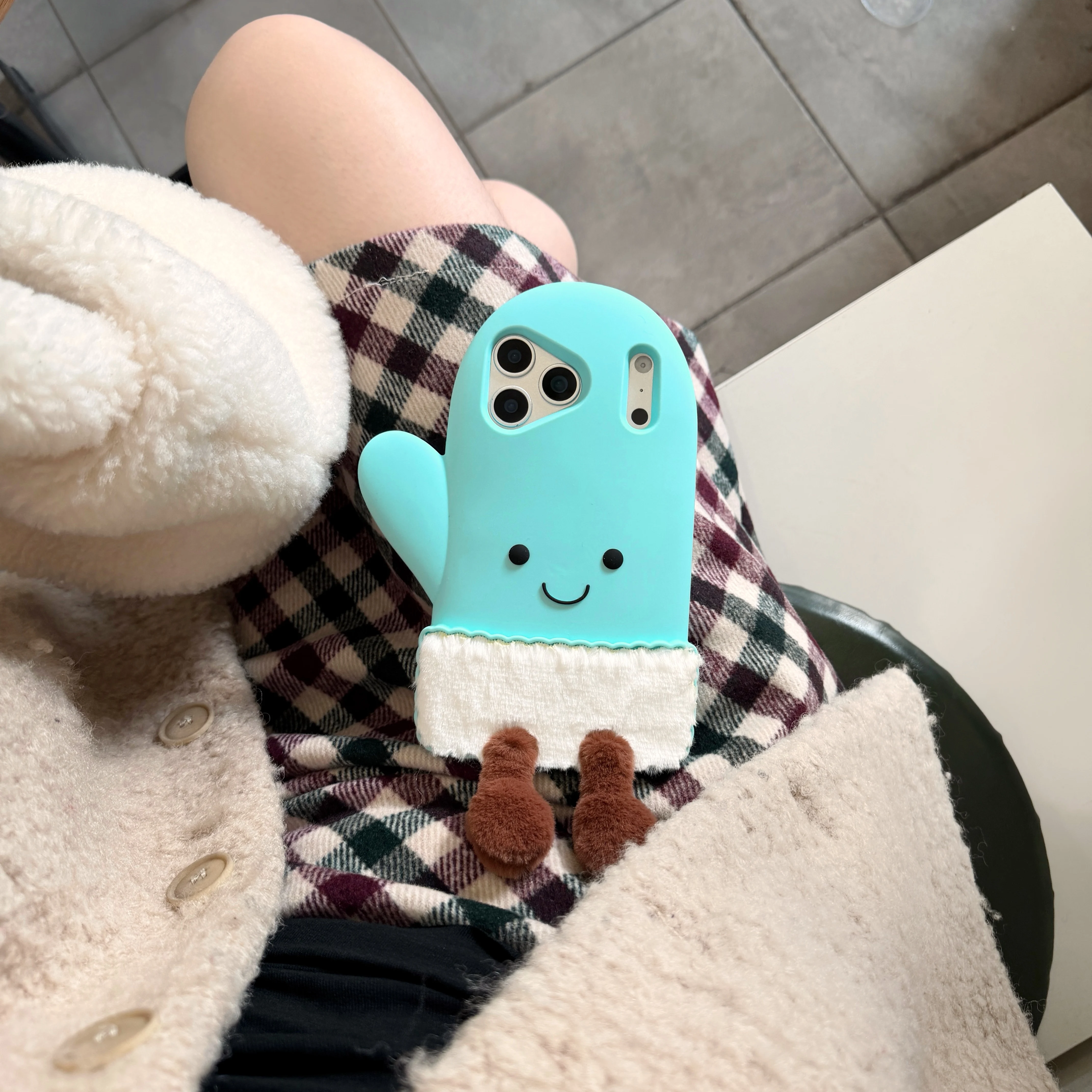 

Силиконовый дизайн для мультяшных плюшевых перчаток Say Hi, милый для Iphone 17/16/12/13/14/15 Pro Max/Plus, маленький свежий чехол для телефона с защитой от падения