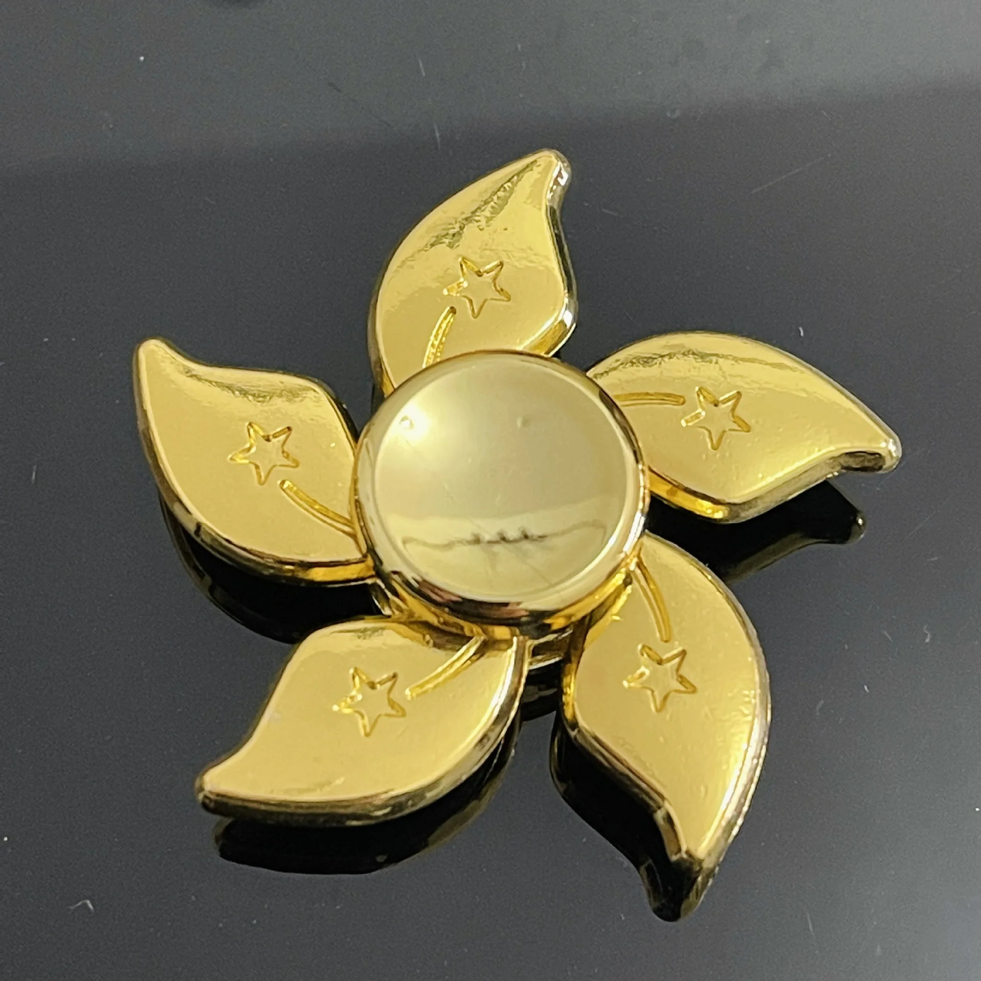 Golden Alloy creativity Metal Spinner Home decoration desktop ornaments Finger Spinners Creative products to relieve stress