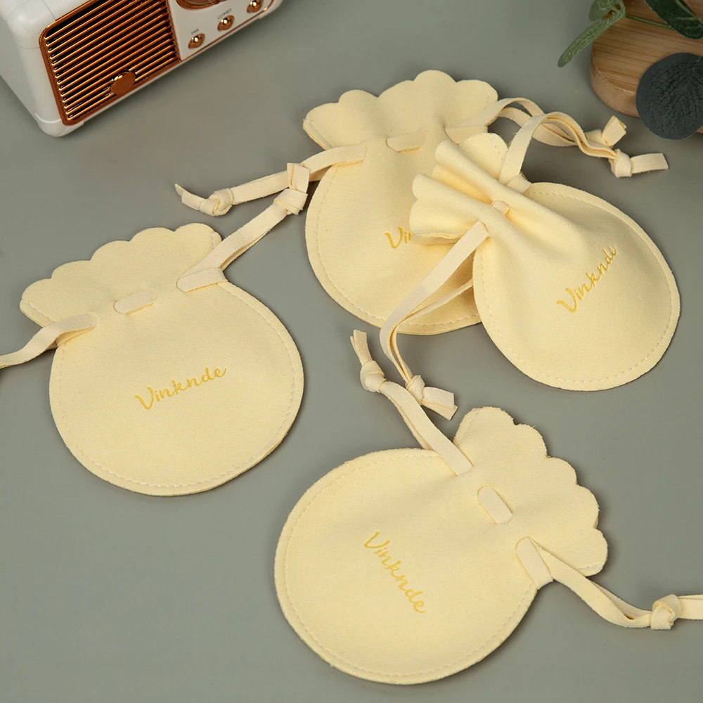 

100 объемных желтых ювелирных изделий из микрофибры, небольшие подарочные пакеты с логотипом, бархатная упаковка на шнурке, серьги, мыло, свадебная сувенирная сумка для подарков