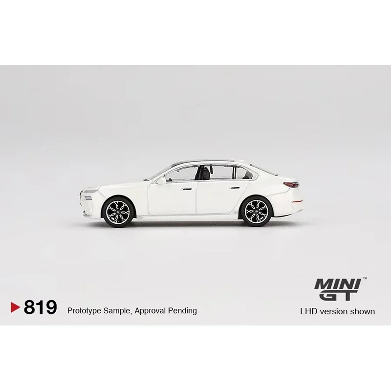 

MINIGT 819 1:64 I7 XDrive60 White Diecast Diorama Model Collection Miniature Toys