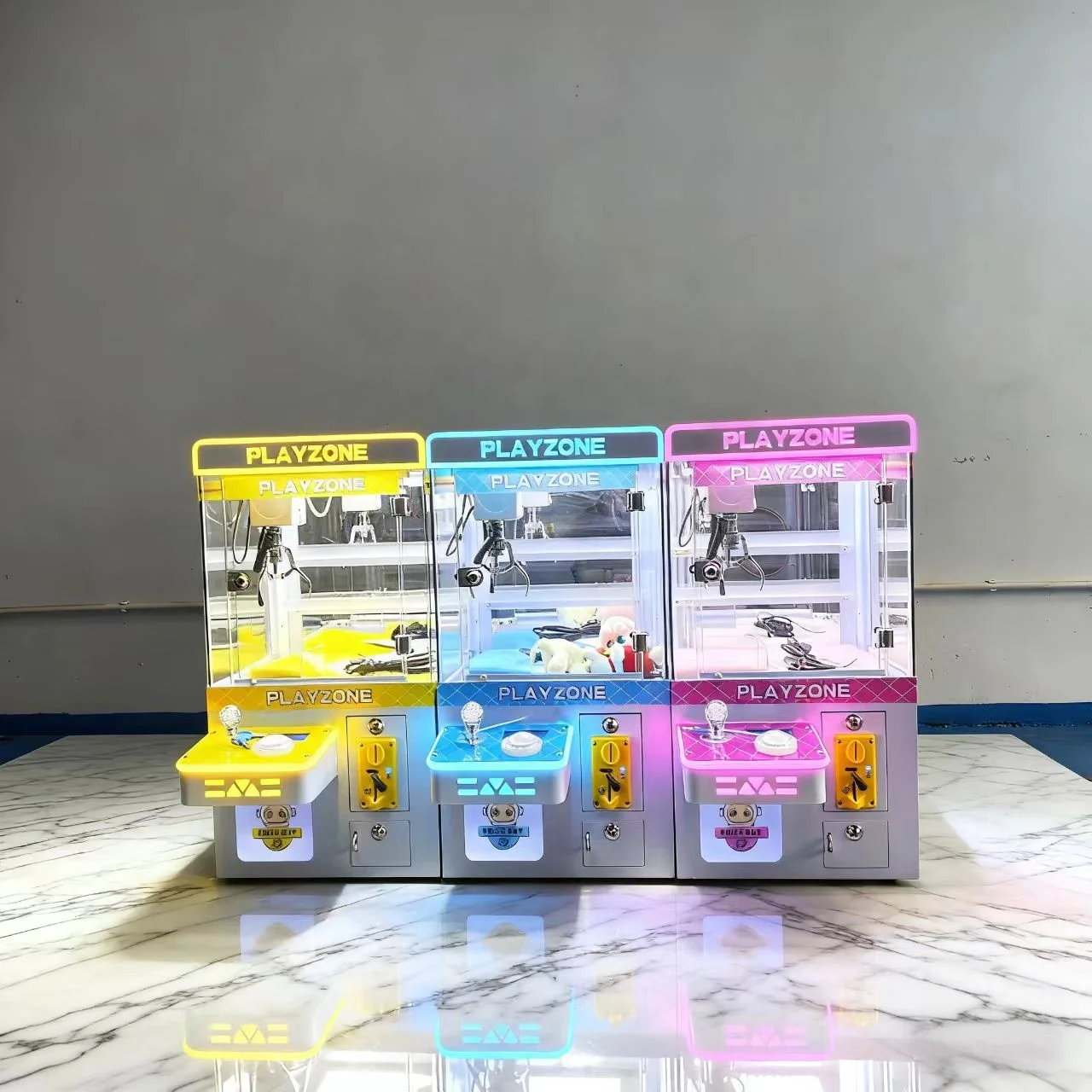 

Factory Wholesale Customizable Mini Arcade Claw Machines Coin-Operated Prize Grabbers and Doll Catchers