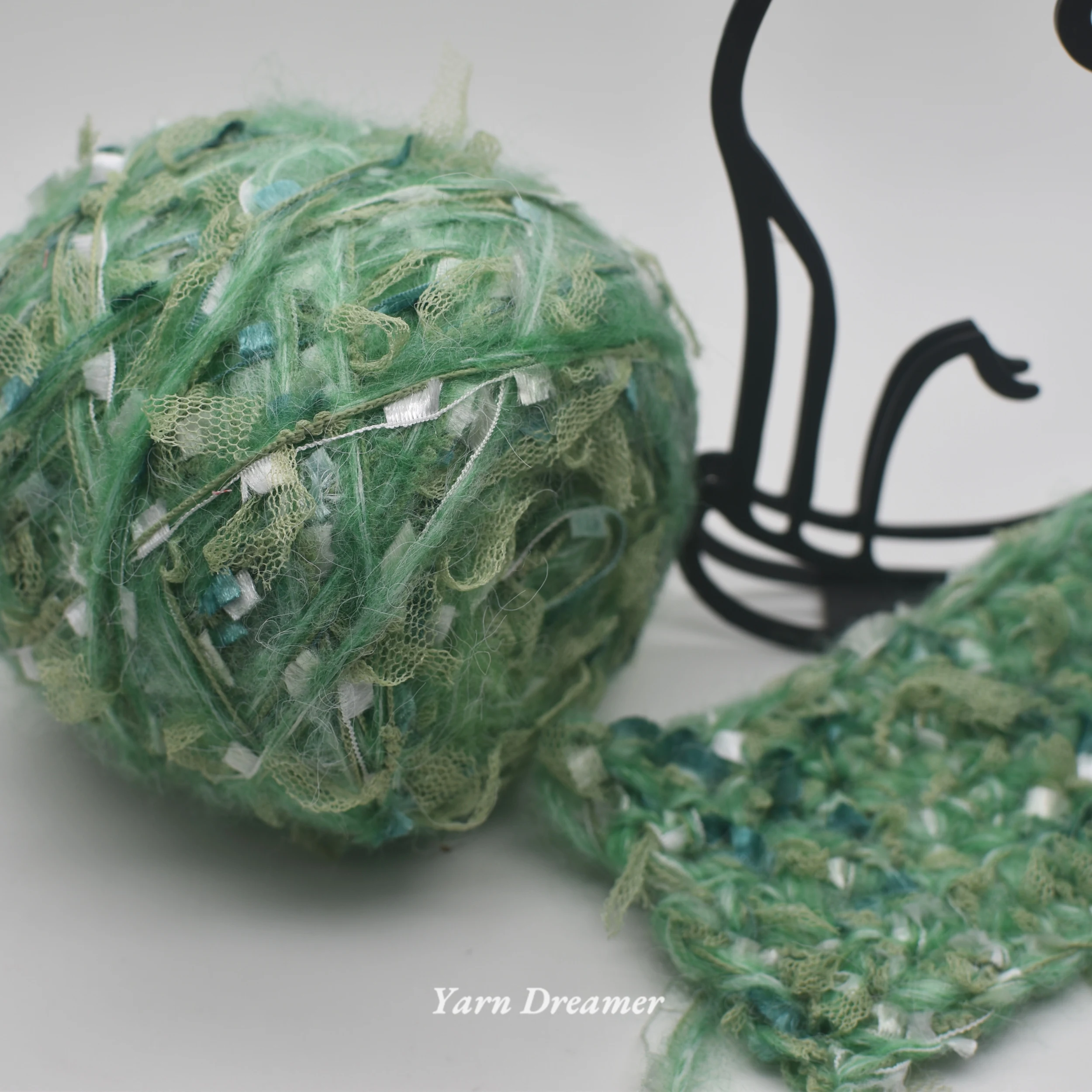 

Green Fluffy Yarn for Crochet Bag Fancy Thick Knitting Yarns Chunky Crochet Yarn in Bulk Wool Yarns for Knitting and Crocheting
