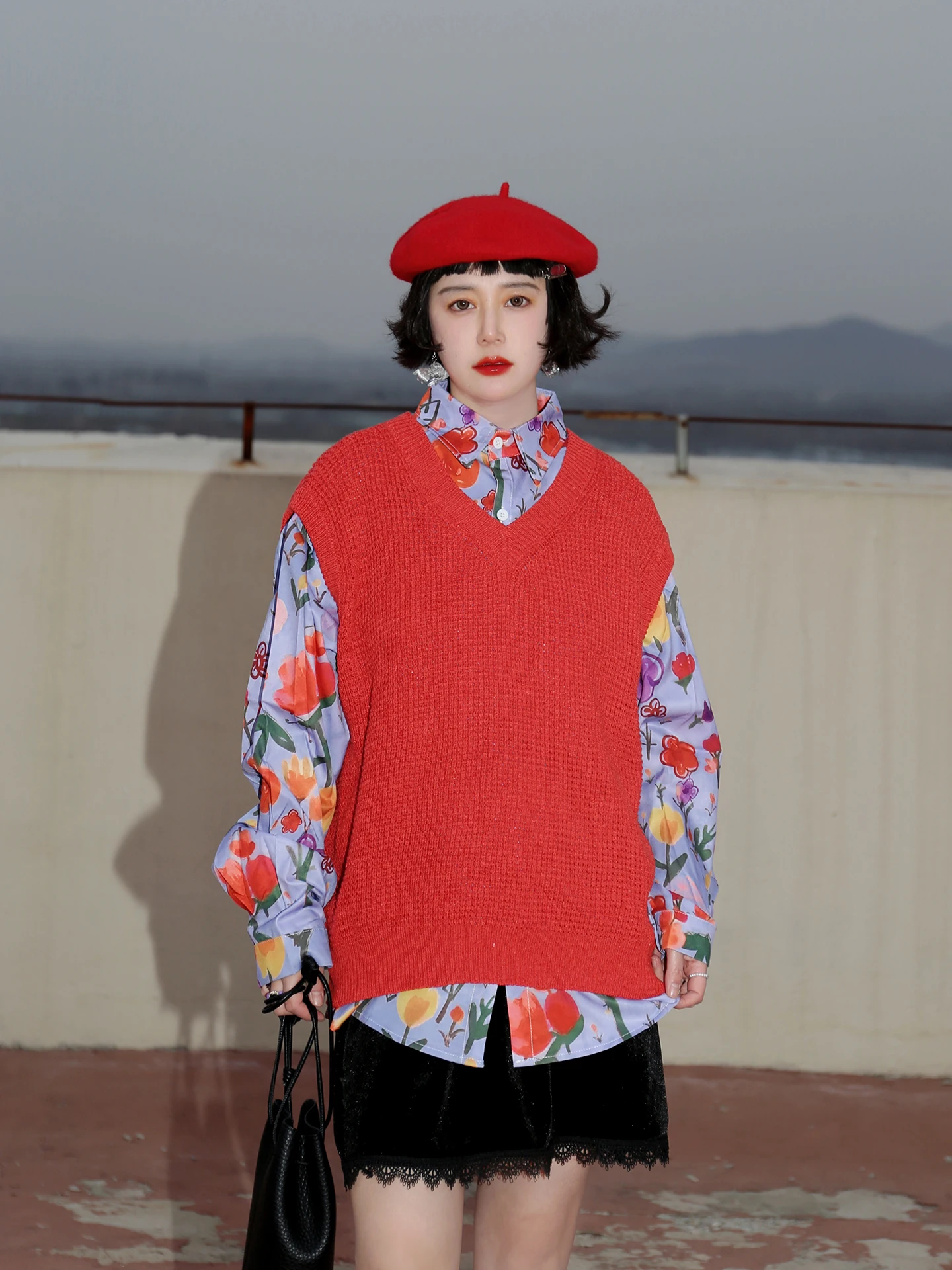 

Новинка осени 2025: Красный вязаный жилет Mr. Pasture, повседневный, свободный крой, V-образный вырез, стандартная длина, однотонный топ для города