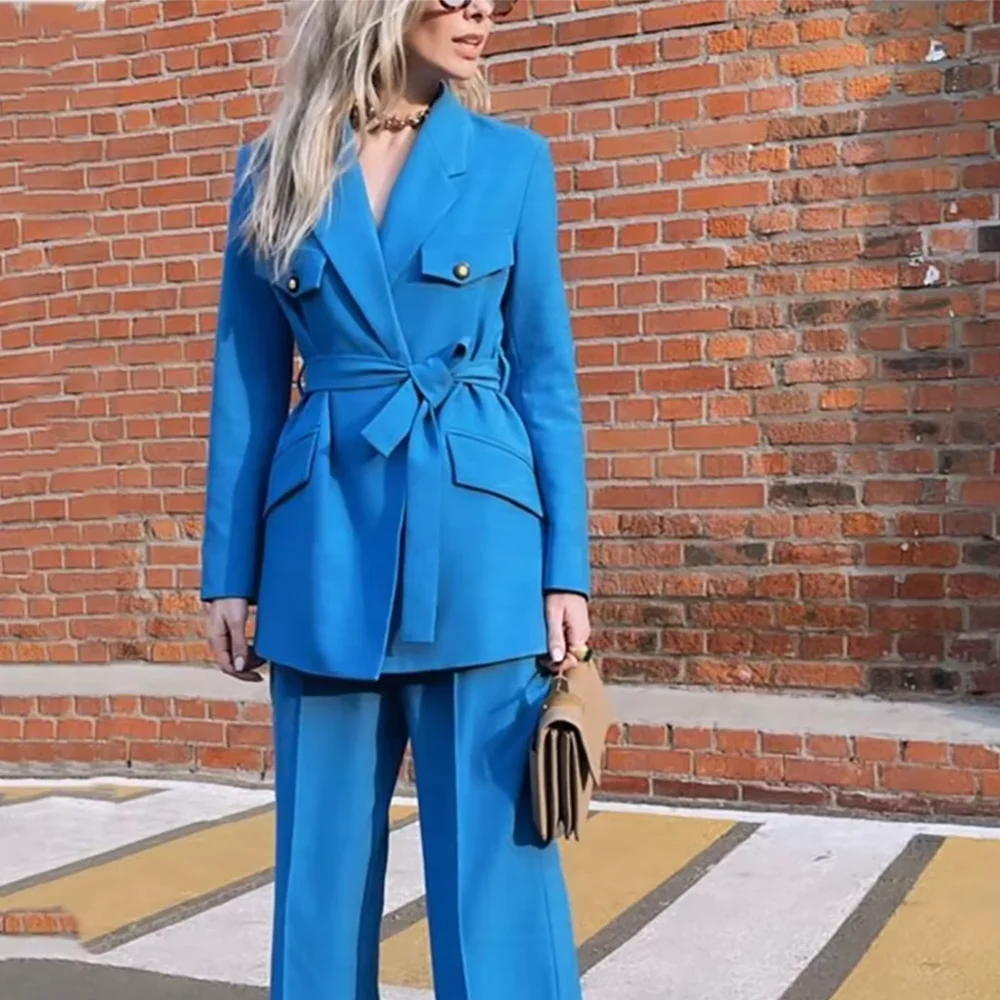 

Новейший дизайн, женский костюм, однотонный синий, с зубчатыми лацканами и несколькими карманами, прямой повседневный наряд с поясом, новый одинаковый комплект из двух предметов