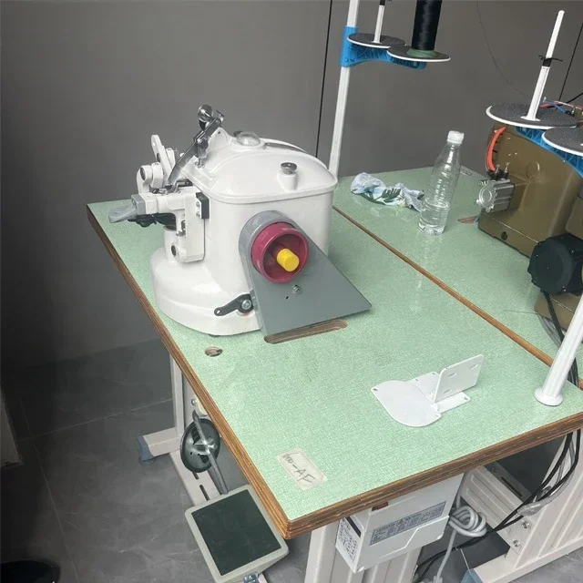 Automatic Lubrication Disc Feed Overseaming Sewing Machine Industrial