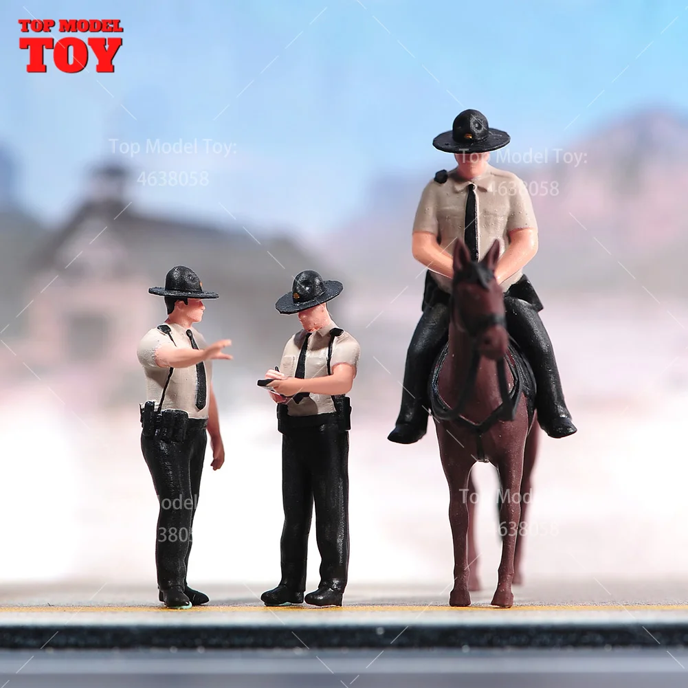 Painted Miniatures 1/24 1/64 1/43 1/87 US Patrolman Riding Horse Male Scene Figure Dolls Unpainted Model For Cars Vehicles