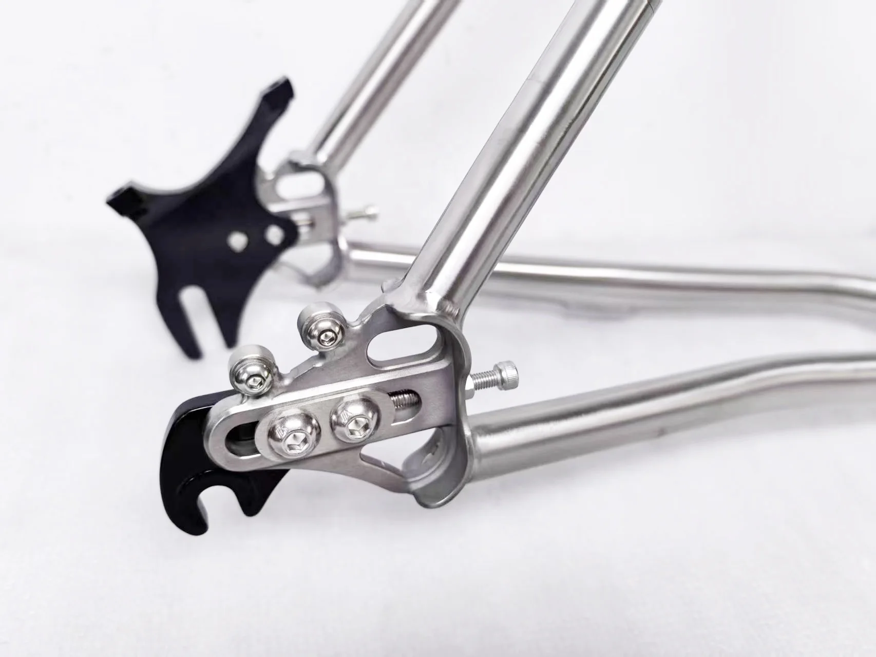Hot Sale OEM 700C Titanium Bike Frame With S&S Couplers Design Belt Drive Splitter Rohloff Sliding Dropouts For Gravel Riding