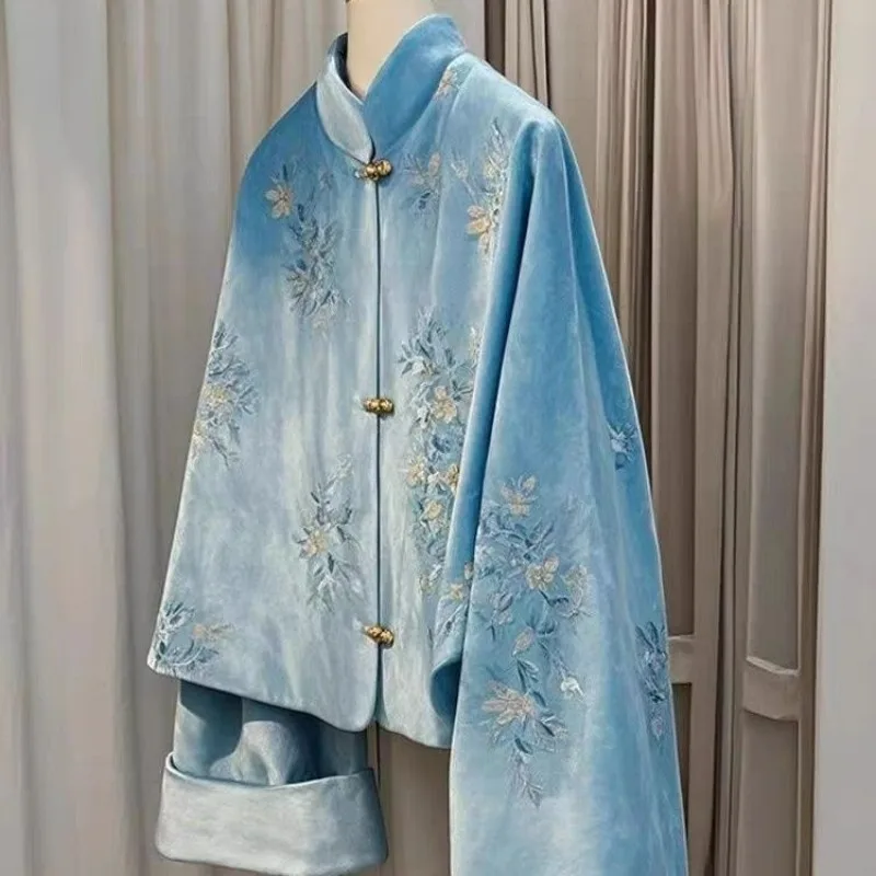 

Синяя бархатная куртка в китайском стиле с вышивкой, женская осенняя новинка, женское пальто с воротником в стиле Тан и пряжкой, уменьшенное возраст