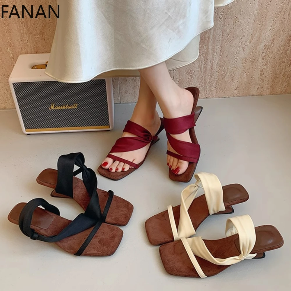 

Модные босоножки на танкетке, французские шлепанцы на квадратном высоком каблуке с открытым носком, элегантные уличные черные сандалии на высоком каблуке 6 см, шлепанцы, обувь