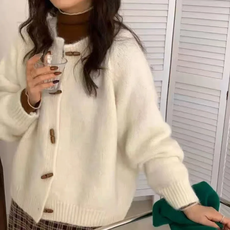 سترة محبوكة بأزرار على شكل قرن برقبة دائرية للنساء في الخريف والشتاء، سترة شمعية ناعمة ومتعددة الاستخدامات بنمط جديد