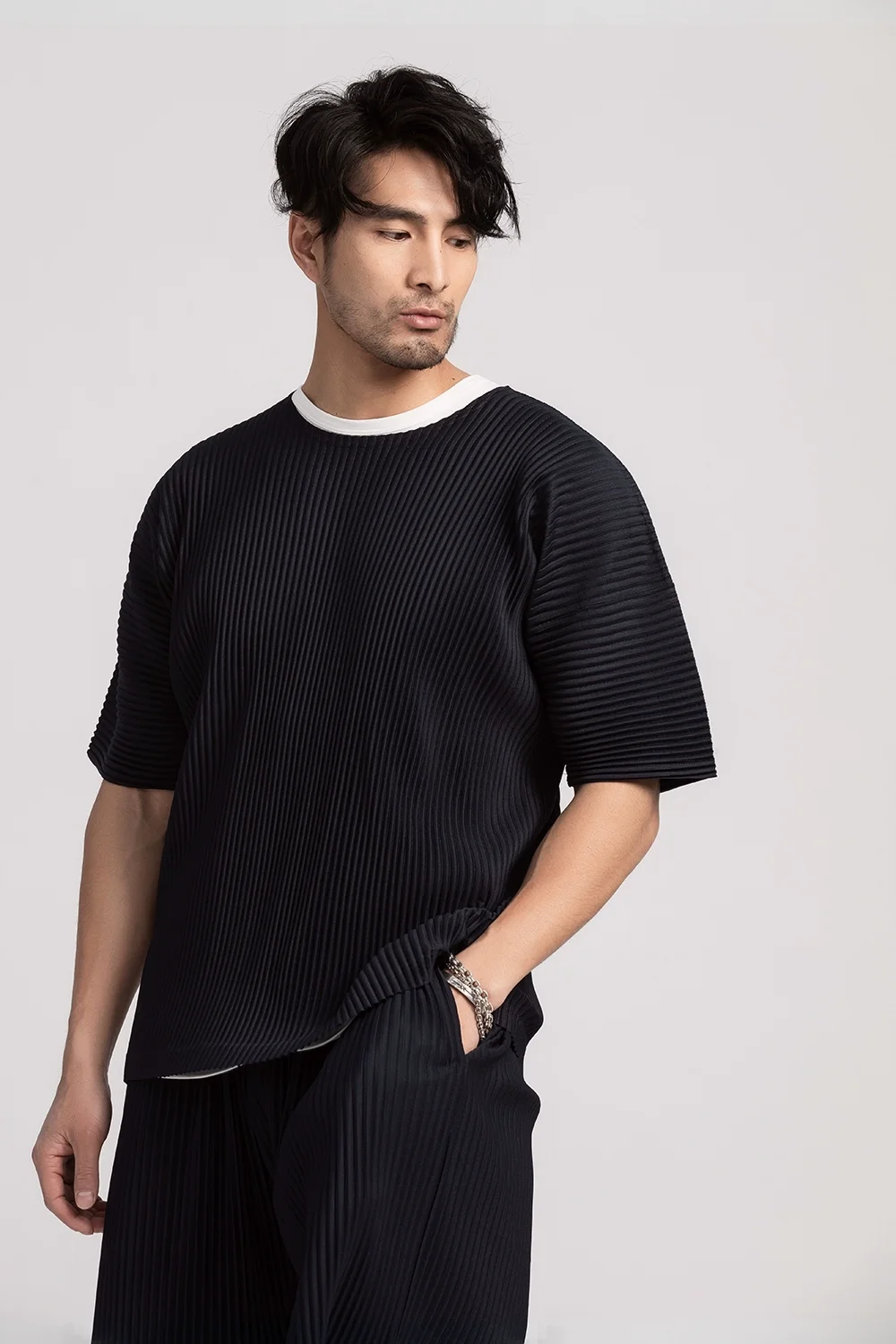 Miyake Pleated T Shirt For Men Summer Clothes Short Sleeve Plain T-Shirt Fashion Black Shirts Round Collar Sports Top