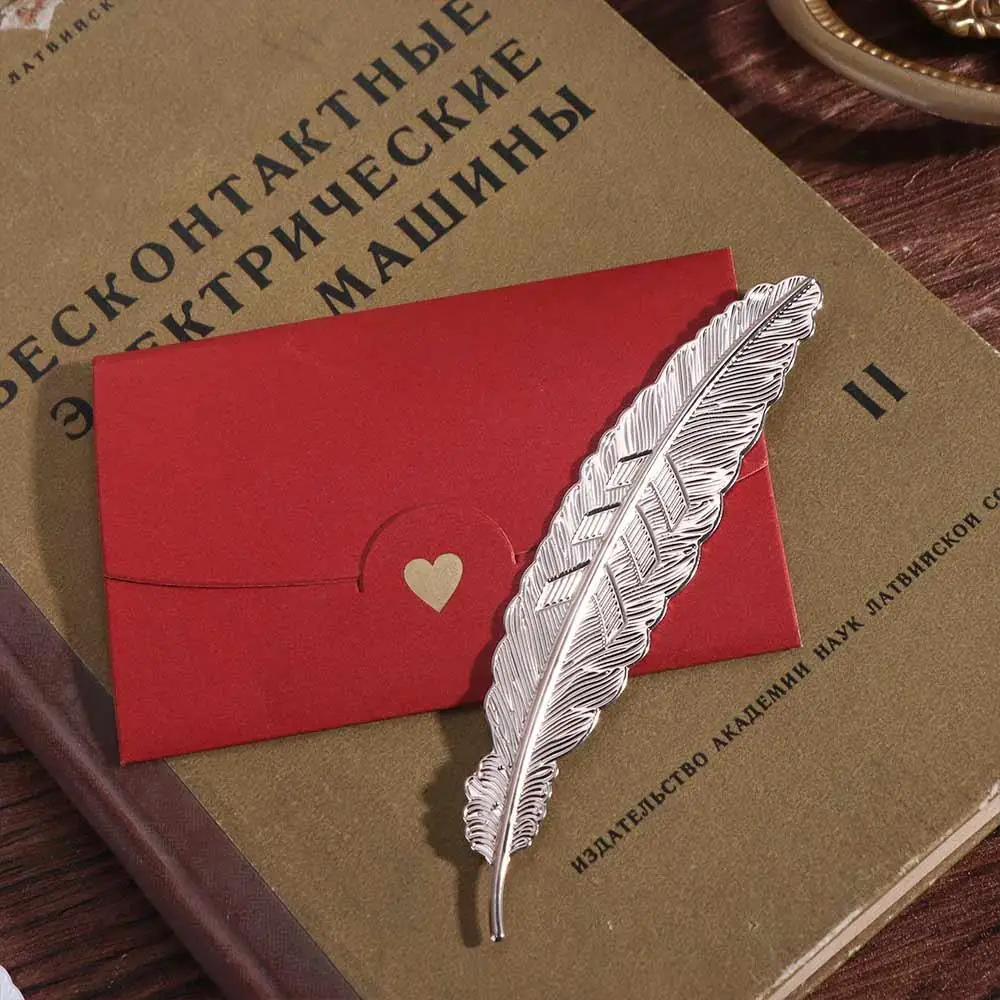 Retro Metal Feather Bookmark Ethnic Style DIY Handmade Feather Pendants Bookmark Beautiful Ins Bookmark Photography Tools