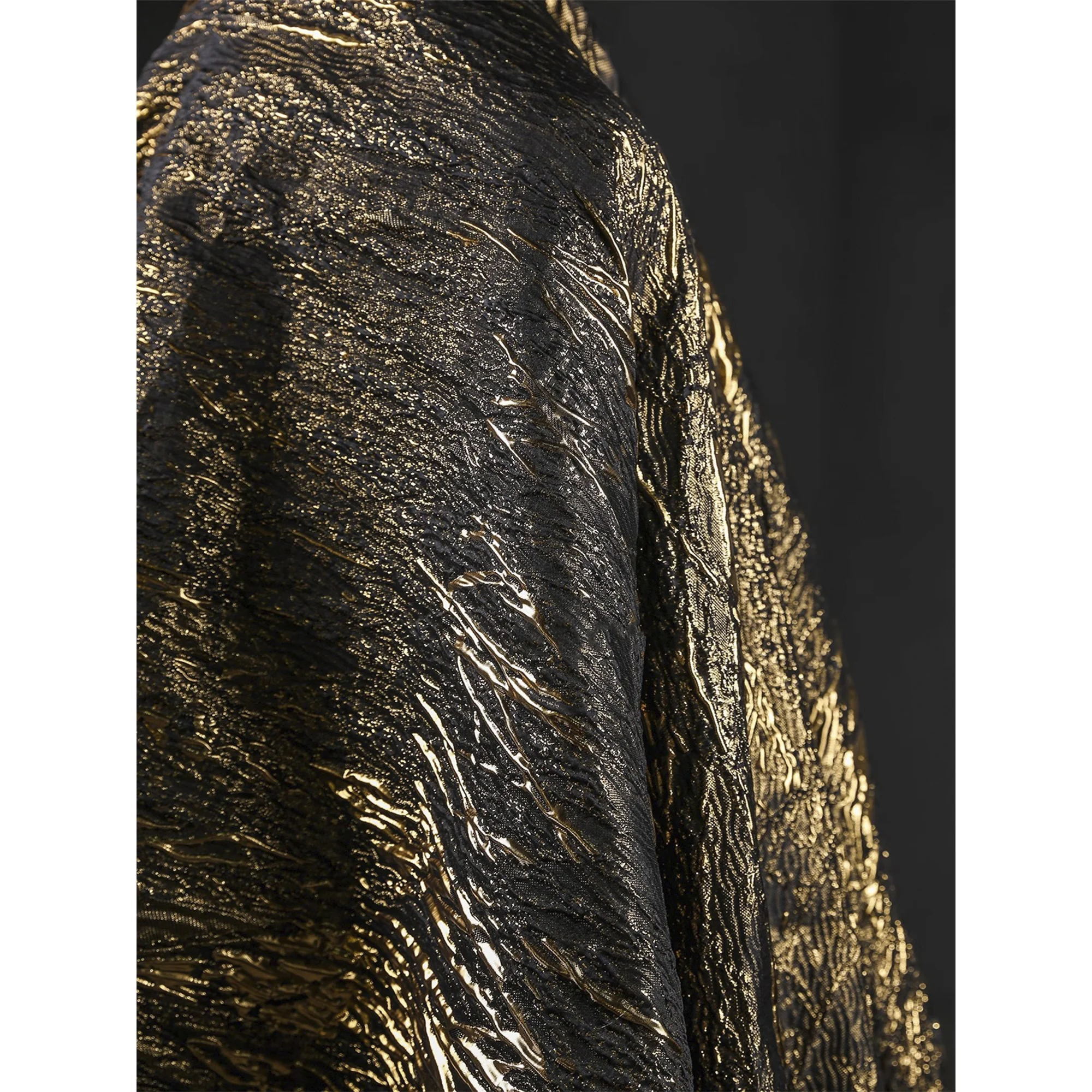 Black gold veins undulating gilt jacquard creative retro three-dimensional flash heavy texture silhouette clothing design fabric