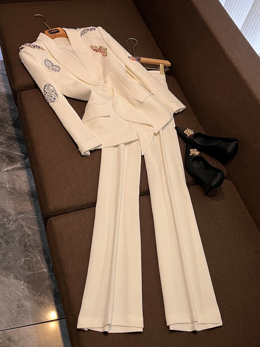 

Ele Diamond Embedded Heavy Work Slim Fit Spring 2026 Embroidery Set for Women White High-End Feel A05500
