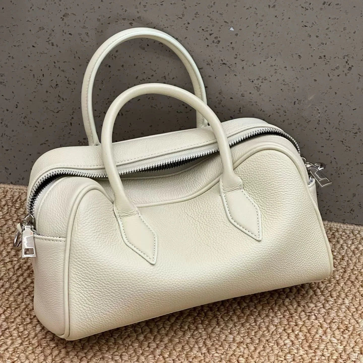 

2026 New Ladies Genuine Leather Handbag Simple Real Cow Leather Tote Bag Fashion Small Shoulder or Crossbody Bags