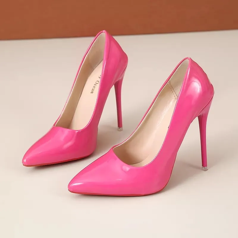 

Новые весенние туфли-лодочки на шпильке с острым носком, из цветной лакированной кожи, с жемчужным кружевом, на плоской подошве, для свадьбы, банкета, больших размеров, женские.