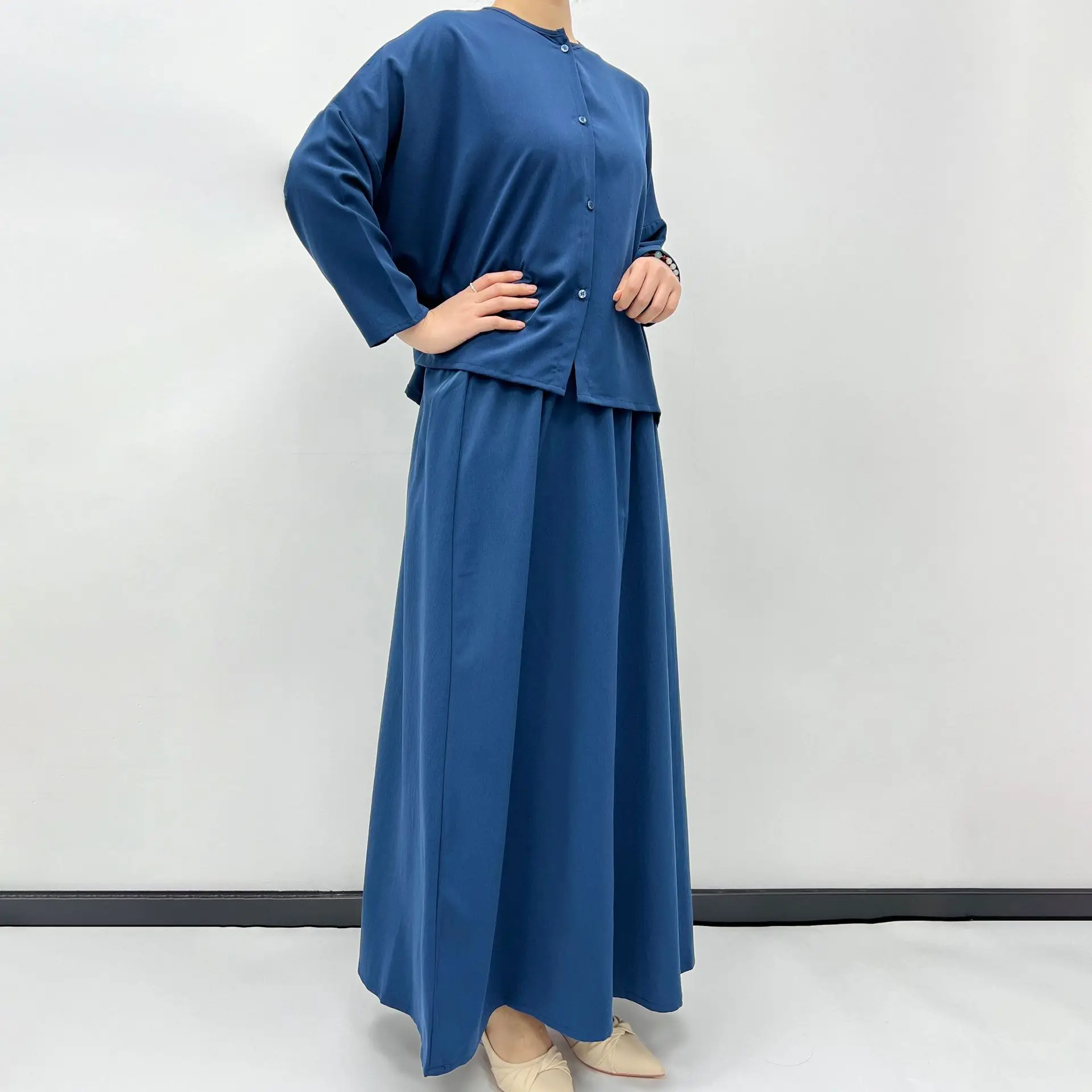 2PCS มุสลิมชุดผู้หญิงปุ่มเสื้อกระโปรงชุด 2 ชิ้นเสื้อผ้าอิสลามตุรกี Kaftan ดูไบ Abaya Femme Musulmane ตระการตา