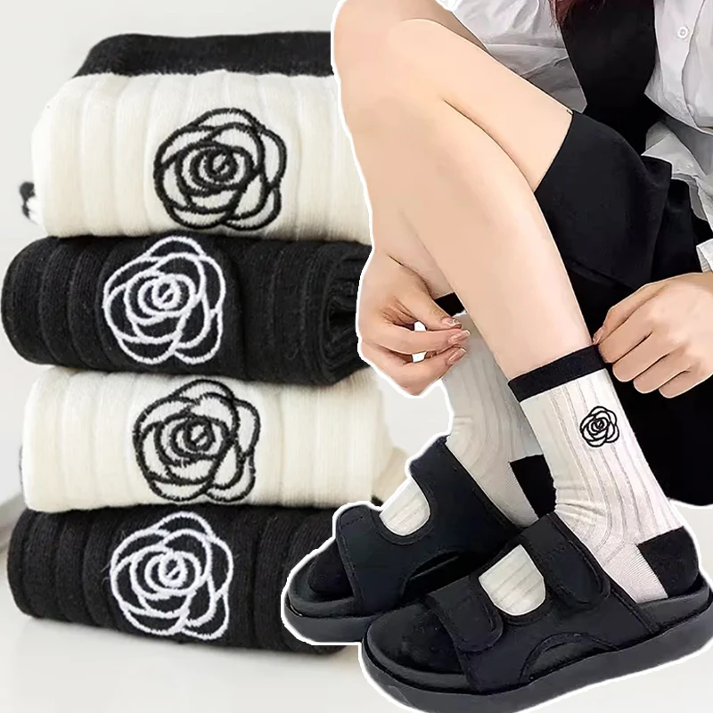 Black White Contrast Color Medium Tube Cotton Socks Embroidered with Camellia Flower Japanese Style Minimalist Trendy Stylish