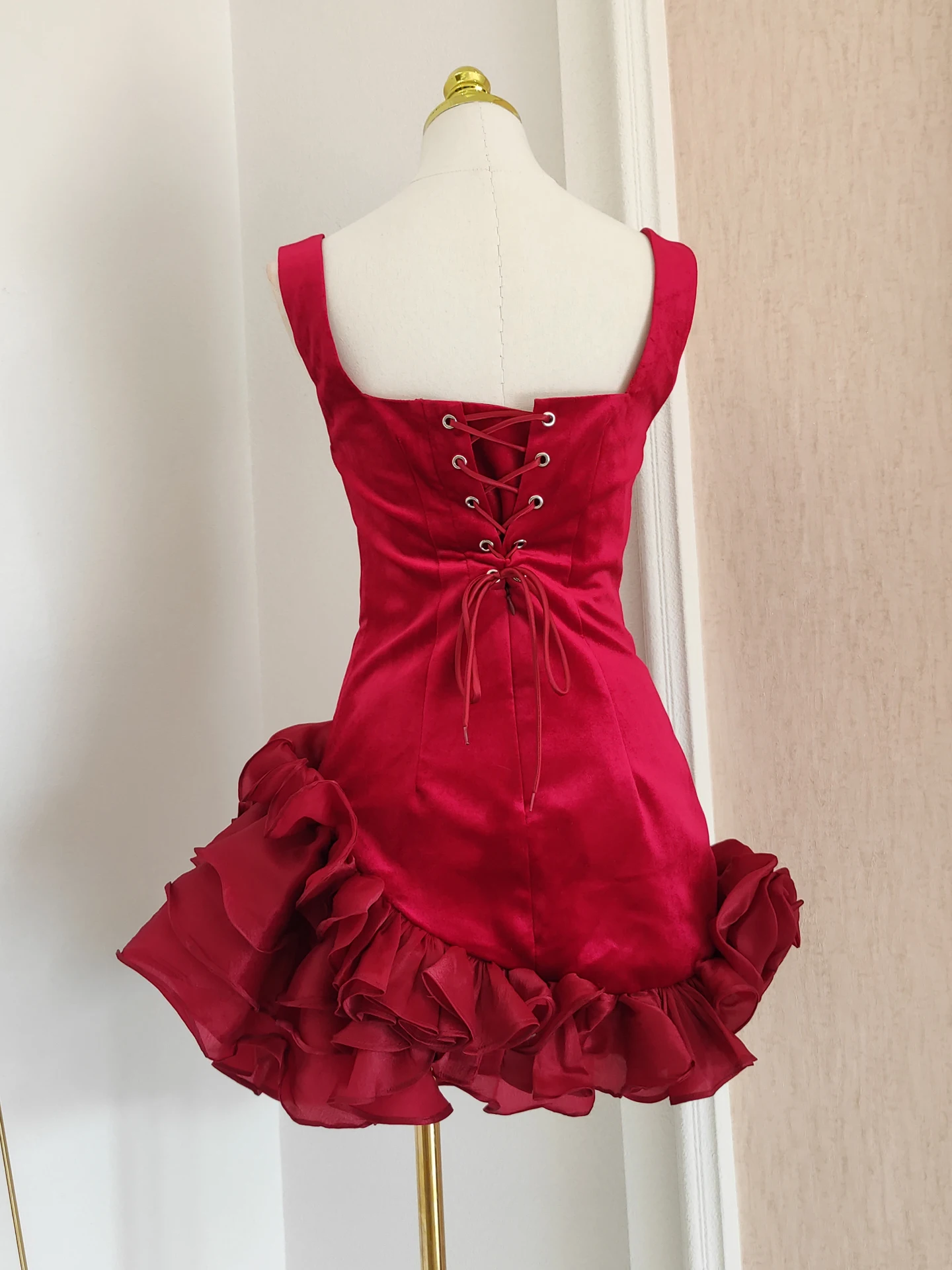 

Chic Ruffles Party Mini Dress Luxury Club Night Birthday Gowns Sexy Sleeveless Velvet Lace Up Wedding Evening Cocktail Dresses