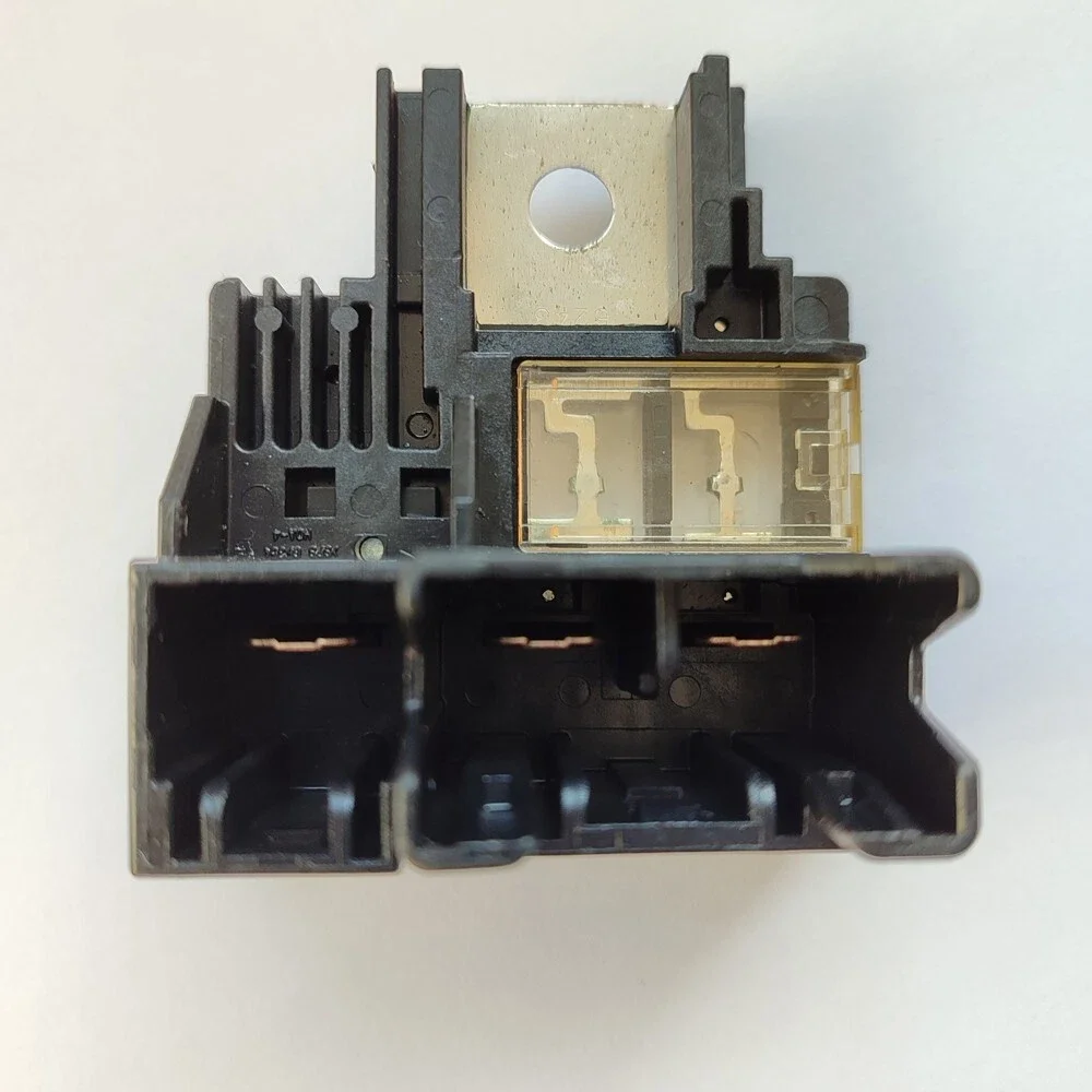 8262052050 ‎82620-52050 Battery Circuit Fuse for Yaris 2006-2014 XD 2008-2014 Fusible Link Fuse Block 120Amp/60Amp