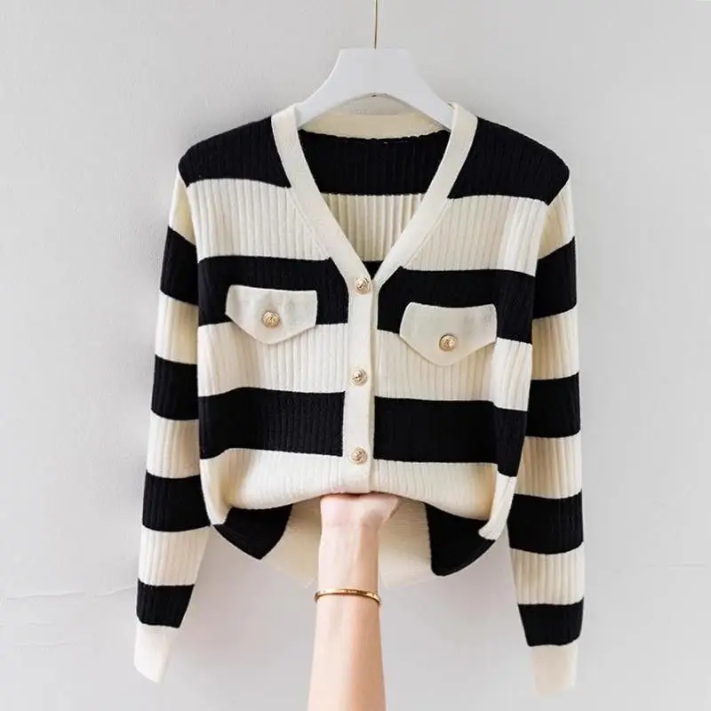 

Oversized Women Clothes V-neck Striped Sweater Autumn Winter Fashion Buttons Knitting Cardigan Top Tee Ladies Simplicity Coat