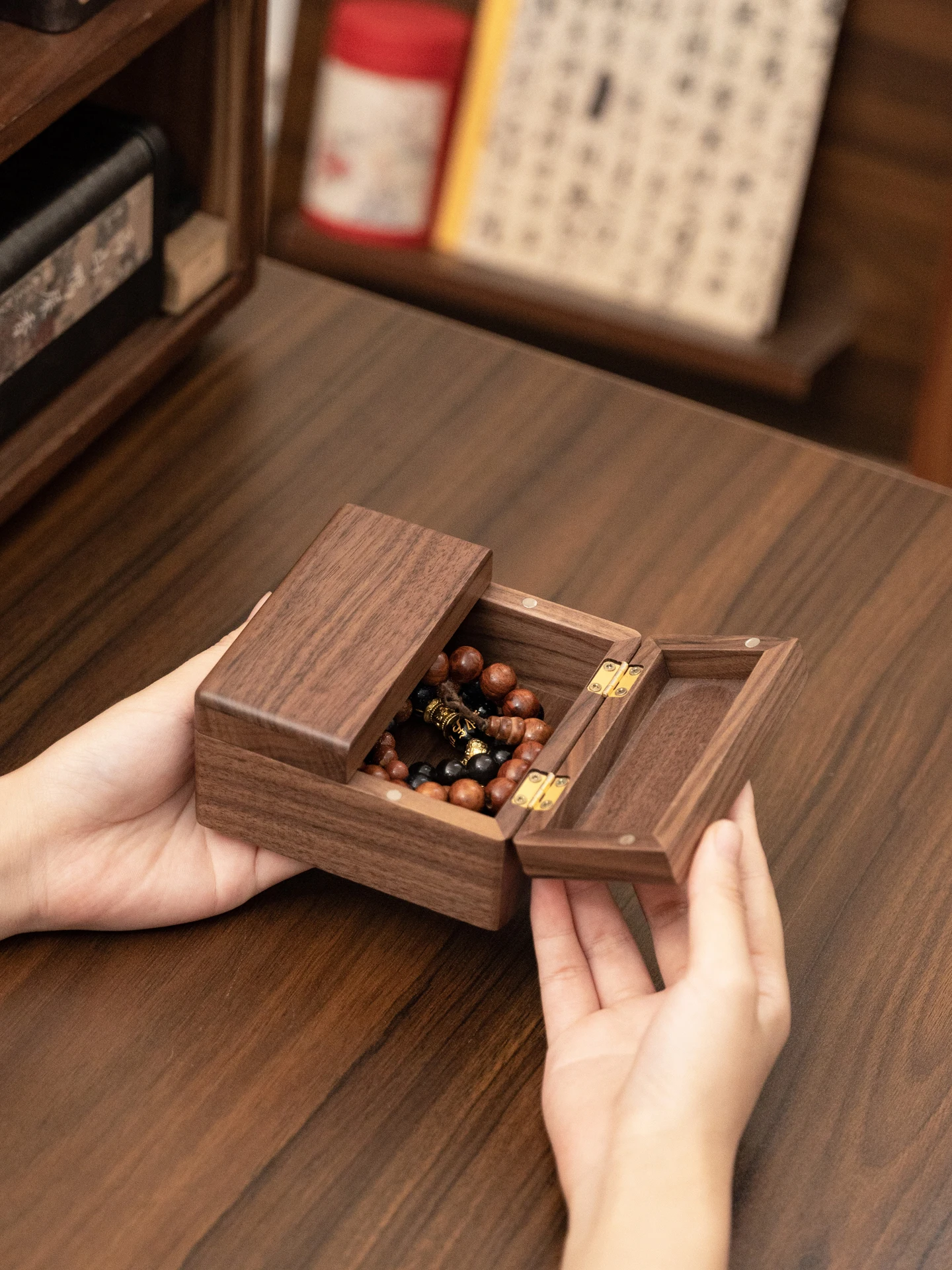 boite-a-bijoux-carree-en-bois-exquise-pour-le-rangement-des-bracelets-boite-d'organisation-de-maison-de-style-vintage-faite-a-la-main-sans-verrou-pour-usage-sur-bureau