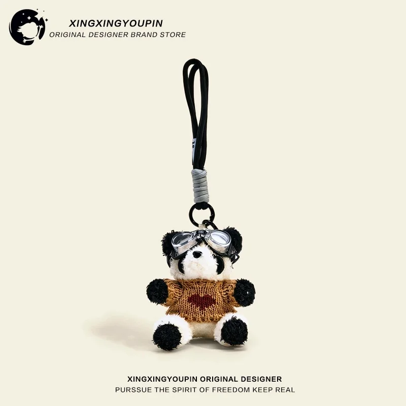 Disponibile - Ciondolo Zaino Peluche Panda Rosso Pilota 2026 - Portachiavi Creativo, Regalo Perfetto per le Feste