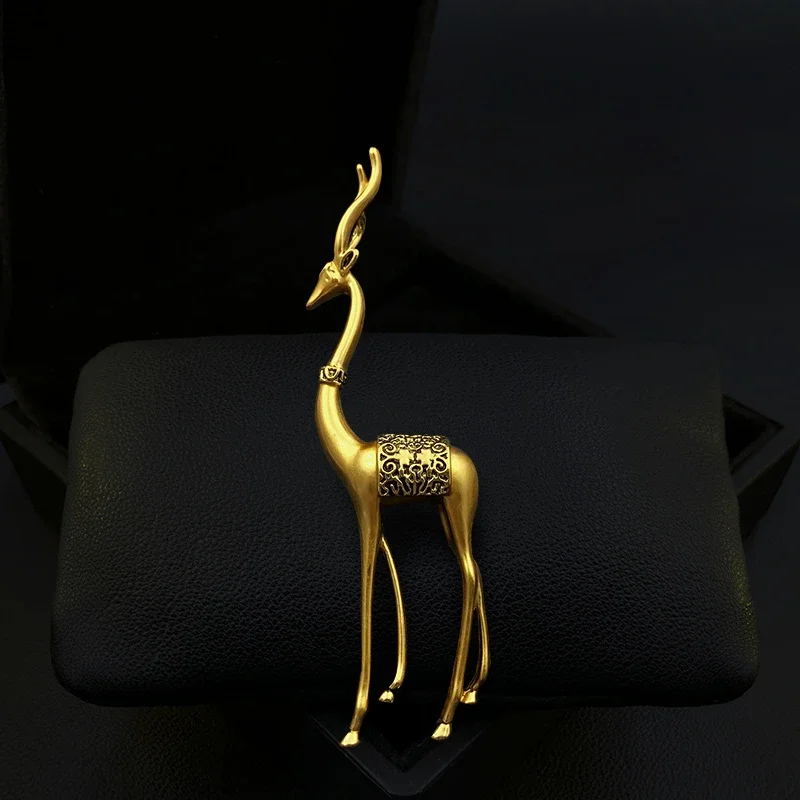 

2028 Exquisite Retro Art Deer Brooch Ancient Golden High-End Women's Suit Fashion Animal Pins Clothes Accessories Jewelry Men