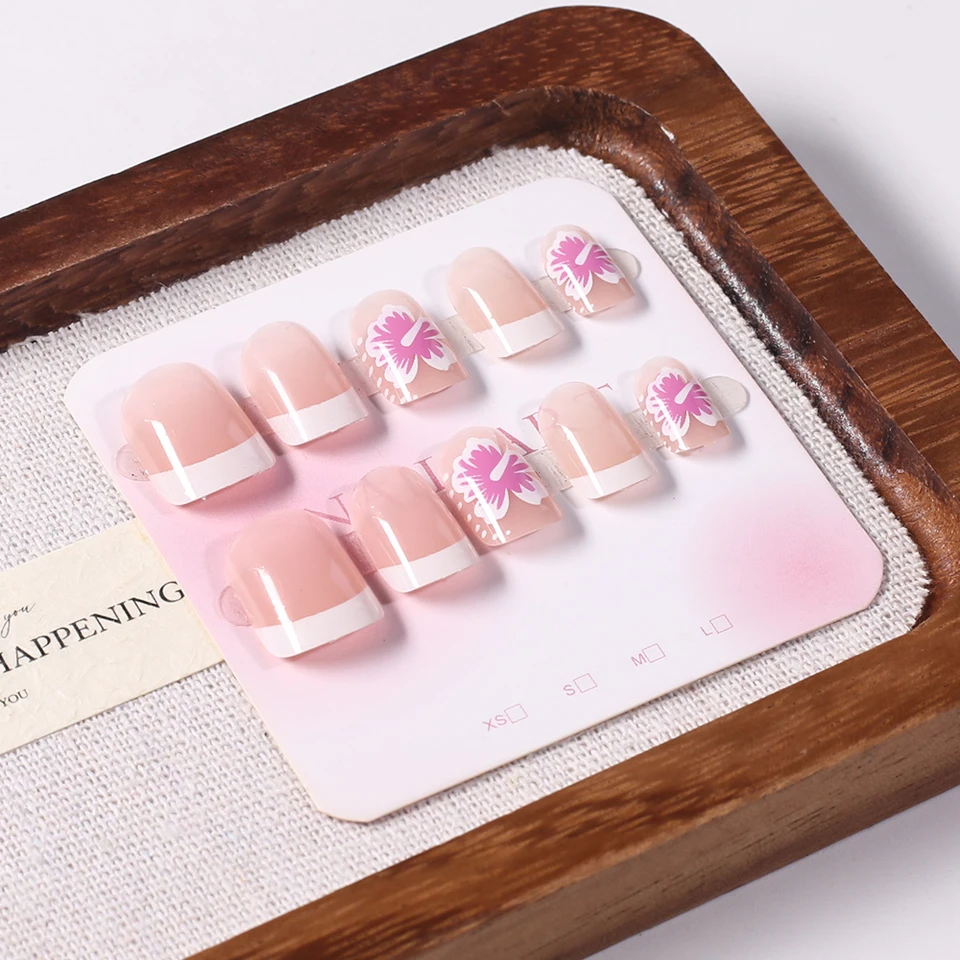 24 uñas postizas cuadradas cortas rosas con flores blancas estilo francés hibisco floral uñas de presión cubierta completa 5