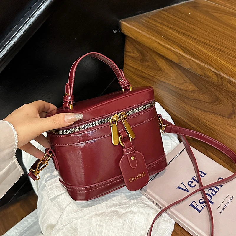 

Stylish Simple Casual Shopper Messenger Bag With Mini Crossbody Strap And Letter Logo For Paris Fashion