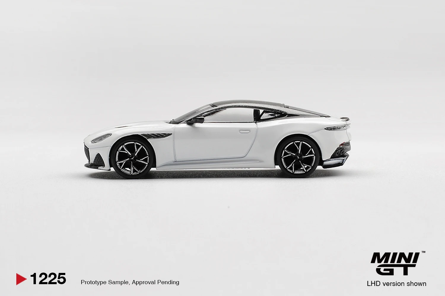 MINIGT 1/64 Aston Martin DBS S - Kids Toys Cars 评论和价格