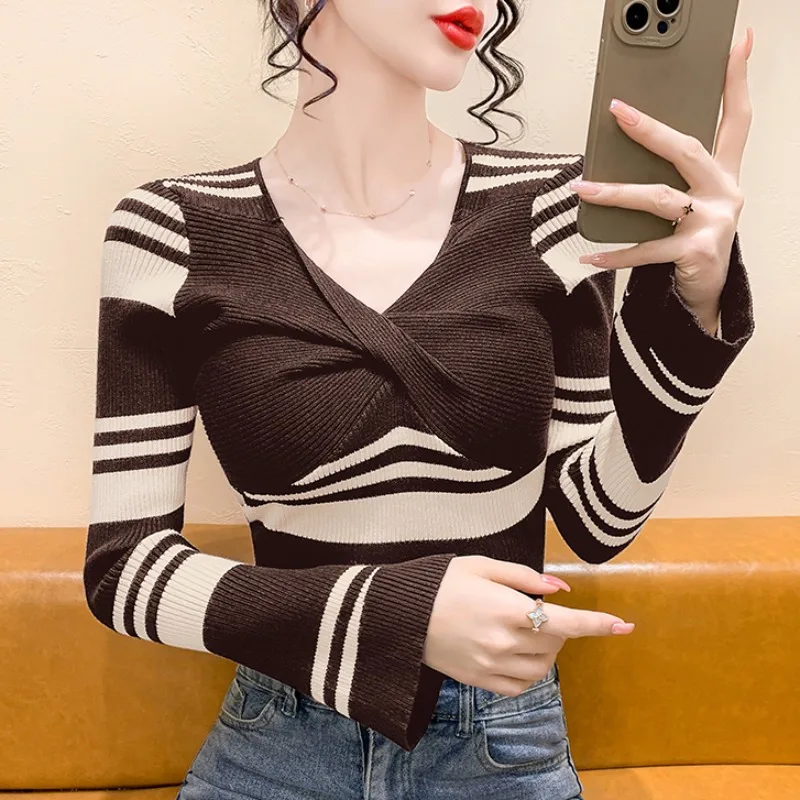 

Korean Design Coffee Stripe Long Sve Knitted Sweater Women's Autumn Winter V-ne Slim ort Top Casual Sle Base irt