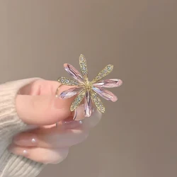 2024 New Crystal Daisy Flower Brooches Pins For Women Elegant Temperament Trendy Brooch Clothing Silk Scarf Buckle Accessories