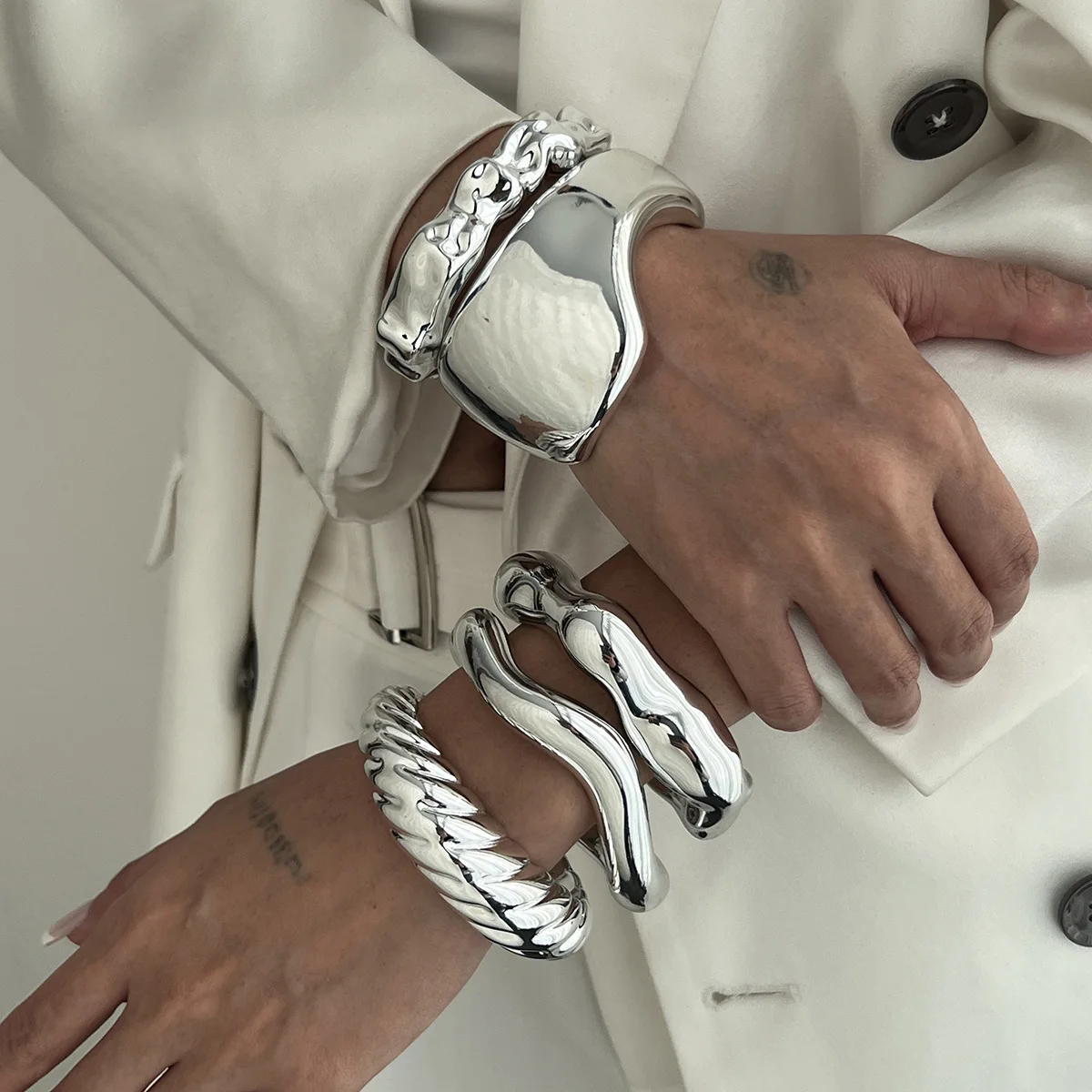 

Fashion Sense Irregular CCB Bracelet, Light Luxury Glossy Folded Bracelet Set