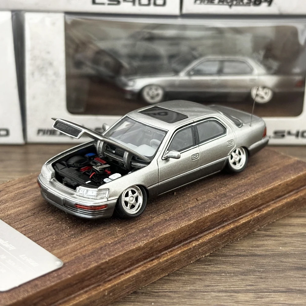 

Fine Works 1:64 LS400 Diecast Model Car