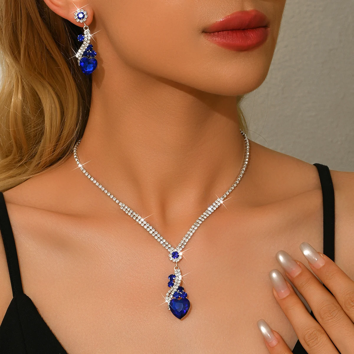 Ladies' Fashionable Peach Heart Design Necklace Earrings Jewelry Set Suitable for Daily Wear and Holiday Gifts
